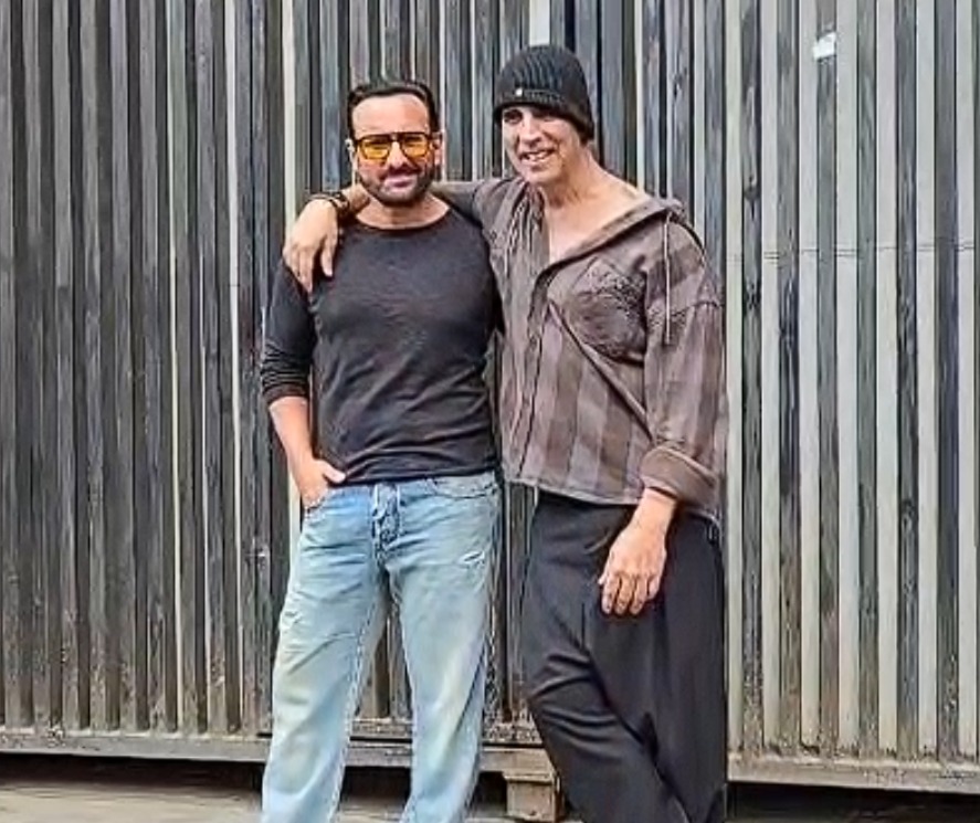 Haiwaan' Akshay Kumar turns playful while posing with Saif Ali Khan on the  sets of 'KBC 18'