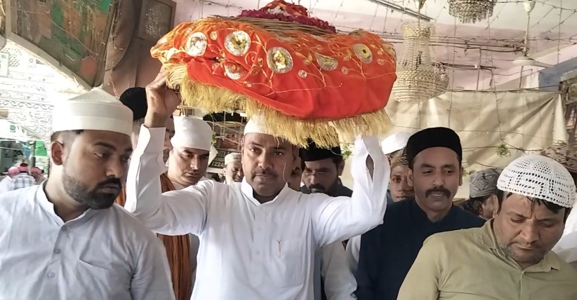प्रधानमंत्री मोदी के रिकॉर्ड कार्यकाल का जश्न: भाजपा अल्पसंख्यक मोर्चा ने अजमेर शरीफ दरगाह पर चढ़ाई 'चादर'