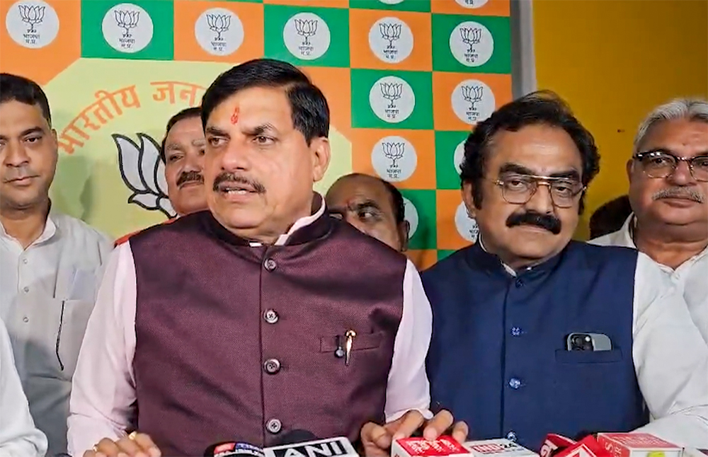 MP Congress MLAs flown to Bengaluru amid Rajya Sabha election poaching fears | Quick Digest